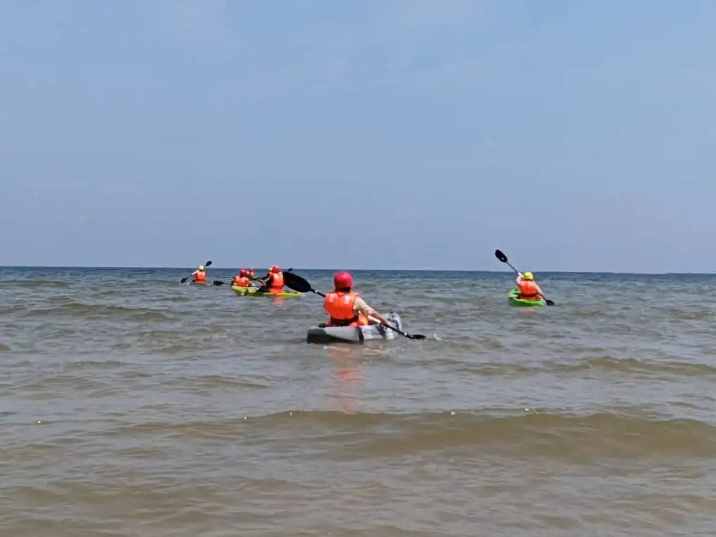Aktiviti berkayak Pasakon Beach
