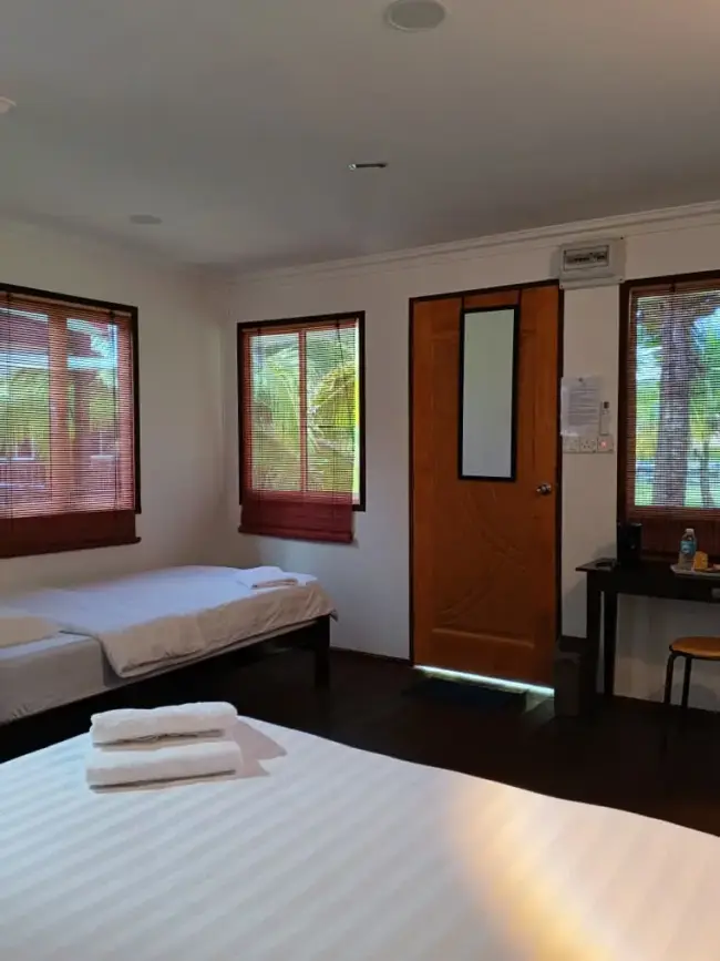 Queen/Single Bed Chalet - Pasakon Beach