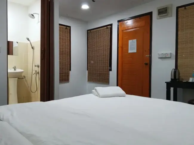 Queen Bed Chalet - Pasakon Beach